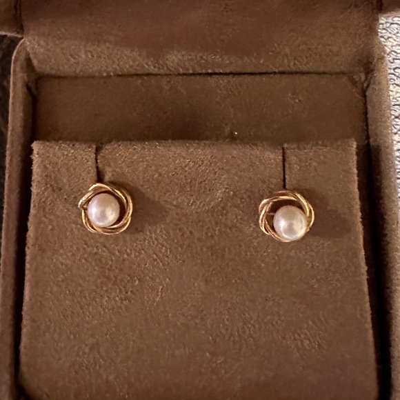 Jewelry - 14k SOLID GOLD Pearl Stud Earrings 4.7mm
